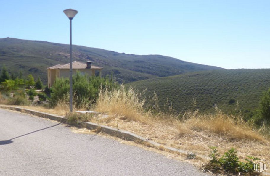 Land for sale at Calle Arroyo San Román, 36, Torremocha de Jarama, Madrid, 28189 with sky, plant, plant community, ecoregion, slope, mountain, land lot, street light, vegetation and highland around