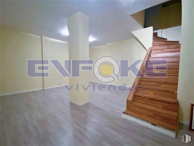 Local en venta en Calle Corregidor Juan Francisco de Luján, Moratalaz, Madrid, 28030 con edificio, madera, interiorismo, escaleras, suelos, suelo, pared, hall, tinte para madera y accesorio alrededor