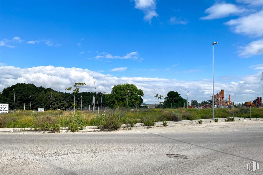 Suelo en venta en Calle La Laguna, Velilla de San Antonio, Madrid, 28891 con luz de la calle, nube, cielo, planta, superficie de la carretera, árbol, asfalto, cúmulo, vía pública y zona residencial alrededor