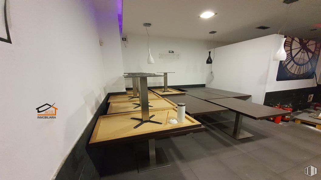 Retail for rent at  Calle Santa Isabel, Leganés, Madrid, 28911 with table, clock, lighting, building, wood, interior design, flooring, floor, art and hardwood around