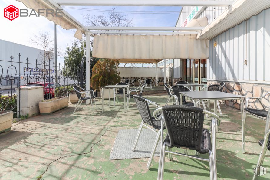 Nave en venta en Calle Duero, Mejorada del Campo, Madrid, 28840 con silla, mesa, mueble, planta, cielo, maceta, sombra, interiorismo, planta de interior y muebles de exterior alrededor