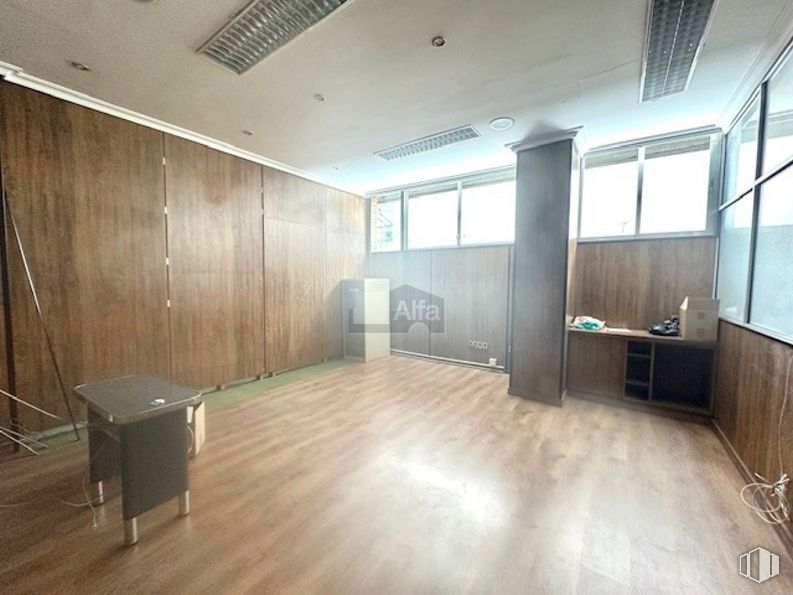 Industrial for sale at Polígono Industrial Julián Camarillo, San Blas - Canillejas, Madrid, 28037 with window, table, wood, hall, flooring, floor, building, fixture, hardwood and wood stain around