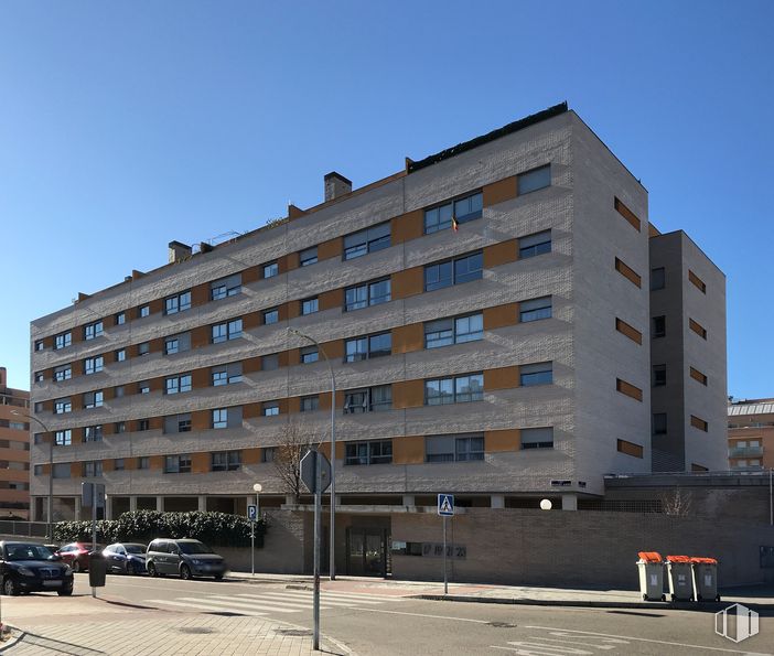 Local en alquiler en Calle Príncipe Carlos, Hortaleza, Madrid, 28050 con edificio, cielo, día, ventana, luz de la calle, bloque de torre, diseño urbano, condominio, casa y barrio alrededor