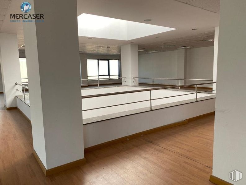 Retail for sale at Calle Francisco Alonso, Alcalá de Henares, Madrid, 28806 with window, flooring, floor, wood, interior design, ceiling, wood flooring, hall, hardwood and laminate flooring around