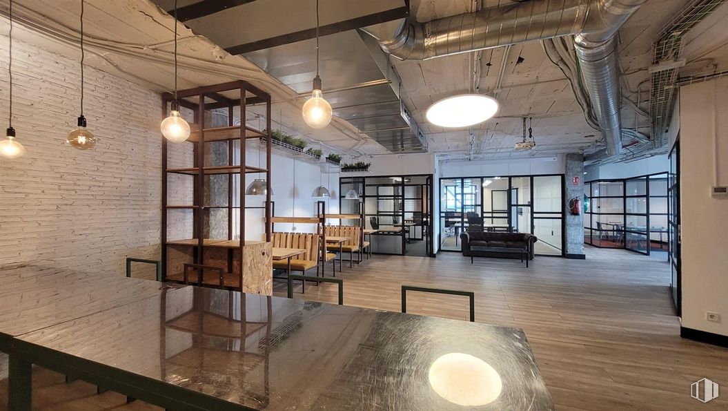 Office for sale & for rent at Avenida Institución Libre de Enseñanza, San Blas - Canillejas, Madrid, 28037 with light fixture, lighting, interior design, furniture, flooring, floor, wood, ceiling, wood flooring and glass around