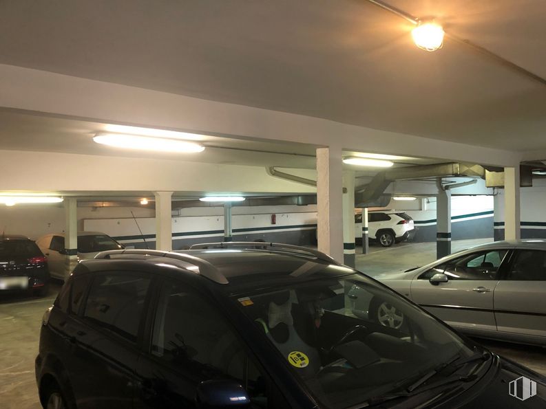 Local en venta en Zona Buena Vista, Carabanchel, Madrid, 28019 con coche, alumbrado, luz de estacionamiento automotriz, vehículo terrestre, rueda, vehículo, iluminación automotriz, neumático, luz y campana alrededor