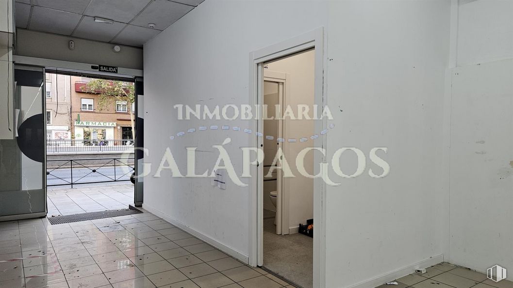 Local en alquiler en Calle Francisco Silvela, 76, Salamanca, Madrid, 28028 con accesorio, edificio, fuente, madera, suelos, exterior del automóvil, puerta, techo, fachada y vidrio alrededor