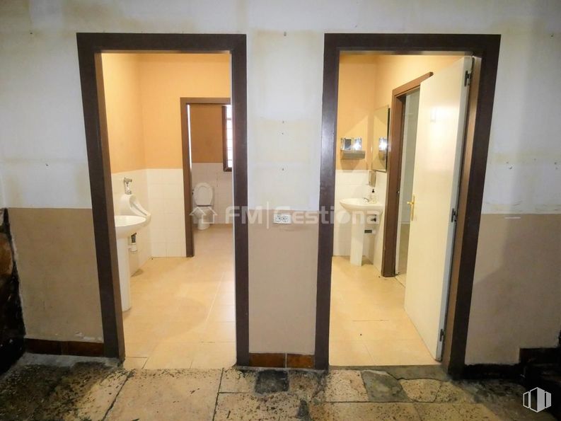 Local en alquiler en Calle Nicasio Fraile, Valdemoro, Madrid, 28341 con puerta, edificio, asa, accesorio, interiorismo, casa, suelo, suelos, madera y puerta de casa alrededor