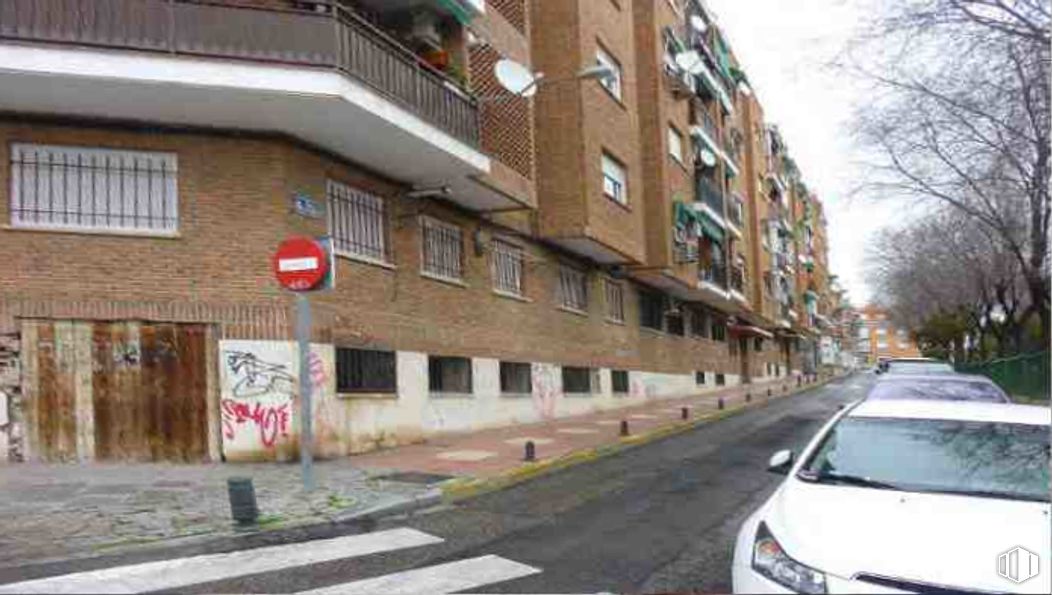 Local en venta en Calle Cristo de los Remedios, San Sebastián de los Reyes, Madrid, 28700 con coche, ventana, edificio, casa, luz de estacionamiento, vehículo, planta, iluminación del automóvil, barrio y asfalto alrededor