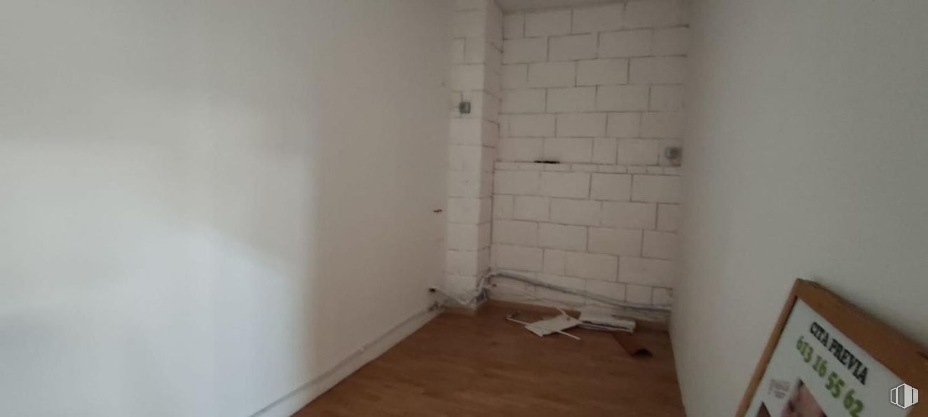 Local en alquiler y venta en Avenida Constitución, Móstoles, Madrid, 28931 con pared, suelos, suelo, techo, habitación, pintura, tinte para madera, escayola, suelos de madera y madera dura alrededor