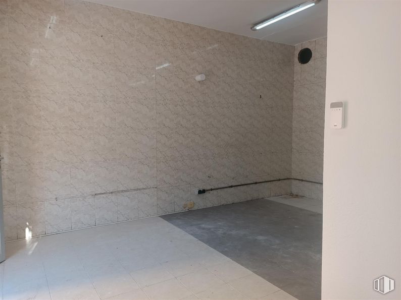 Local en venta en Calle Ruiz Alda, 43, Valdemoro, Madrid, 28342 con lámpara, alumbrado, madera, suelo, suelos, edificio, pared, material compuesto, madera dura y escayola alrededor