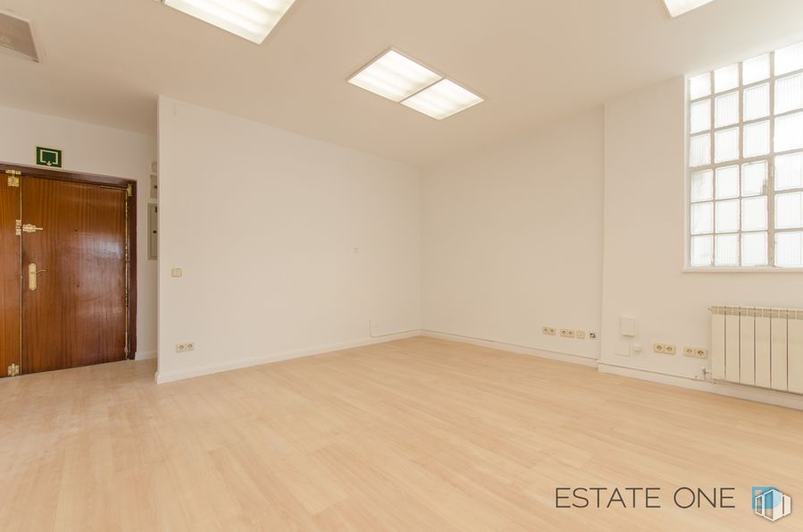 Office for rent at Calle General Oraá, Salamanca, Madrid, 28006 with cabinetry, window, lighting, building, fixture, wood, door, interior design, hall and flooring around