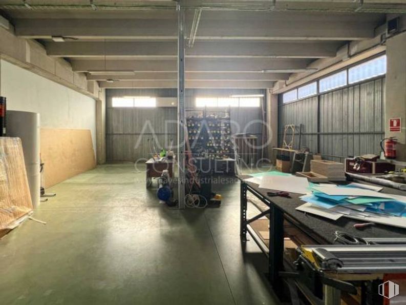 Nave en alquiler en Zona industrial Leganés, Leganés, Madrid, 28914 con madera, interiorismo, arquitectura, suelos, edificio, suelo, mesa, hall, ingeniería y máquina alrededor