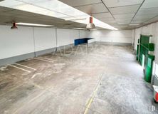 Industrial for rent at Calle San Dalmacio, Villaverde, Madrid, 28021 with flooring, floor, ceiling, composite material, hall, fluorescent lamp, concrete, parking lot, design and basement around