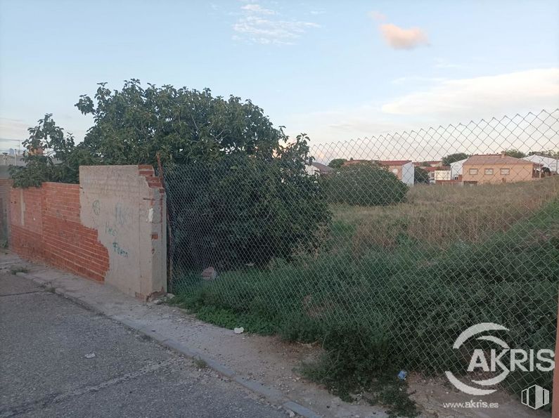 Land for sale at Travesía Doctor Cabañas, Recas, Toledo, 45211 with sky, plant, cloud, road surface, land lot, asphalt, tree, residential area, composite material and landscape around