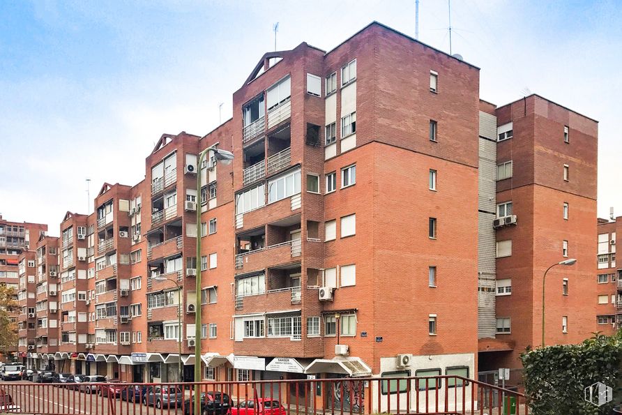 Local en venta en Calle Tribaldos, Hortaleza, Madrid, 28043 con edificio, cielo, durante el día, ventana, bloque de pisos, nube, condominio, árbol, diseño urbano y barrio alrededor