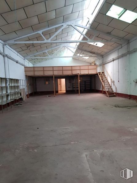 Nave en venta en Zona Polígono de Torrejón de Ardoz, Torrejón de Ardoz, Madrid, 28850 con propiedad, pasillo, accesorio, piso, pared, suelo, madera, techo, material compuesto y hormigón alrededor