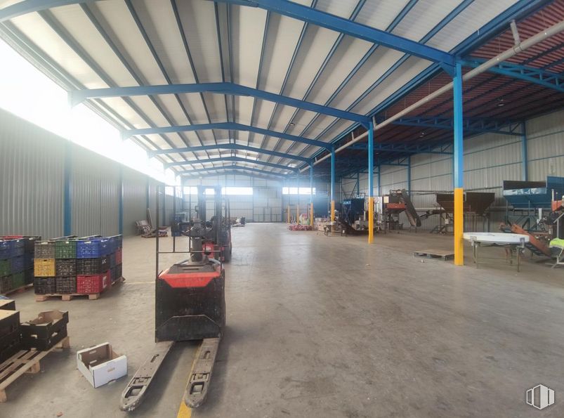 Industrial for sale at Paseo Estación, Villasequilla, Toledo, 45740 with packaged goods, table, floor, wood, flooring, hall, building, motor vehicle, engineering and beam around