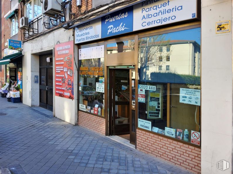 Retail for sale & for rent at Avenida Nuestra Señora Fátima, 95, Carabanchel, Madrid, 28047 with door, building, window, wall, facade, city, road surface, fixture, sidewalk and mixed-use around