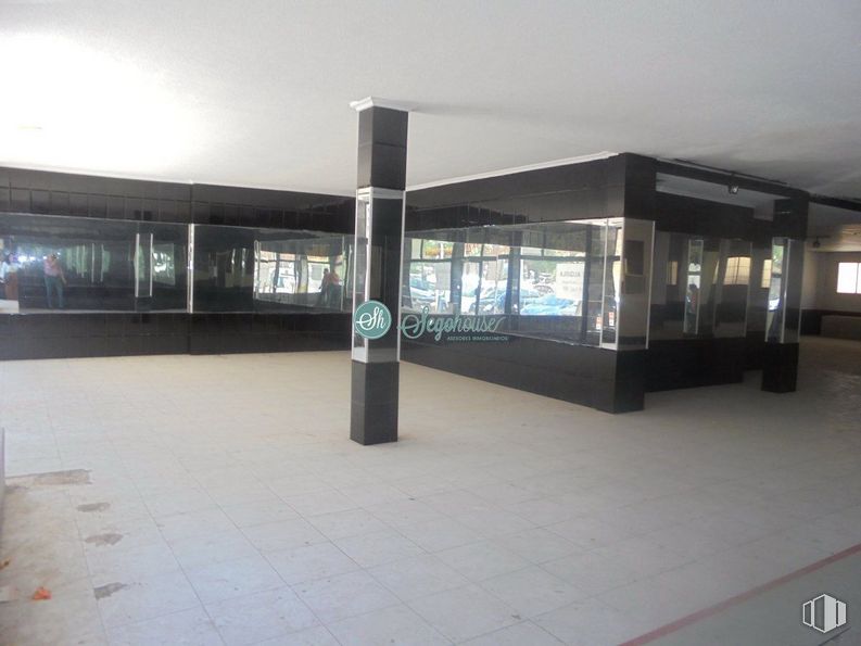 Retail for sale at Zona Obispo Quesada, Segovia, 40006 with floor, flooring, gas, space, facade, glass, city, composite material, concrete and automotive design around