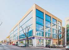 Office for sale at Calle Julián Camarillo, 7, San Blas - Canillejas, Madrid, 28037 with building, car, sky, daytime, wheel, architecture, urban design, condominium, vehicle and street light around