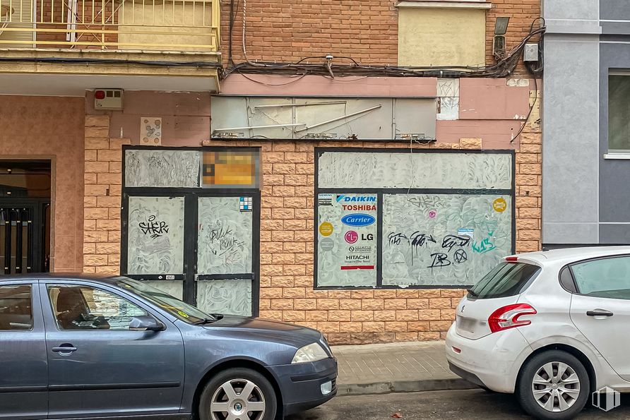 Local en venta en Calle Lugo, 3, Móstoles, Madrid, 28934 con rueda, coche, neumático, luz de estacionamiento automotriz, vehículo terrestre, vehículo, fotografía, propiedad, vehículo de motor y ventana alrededor