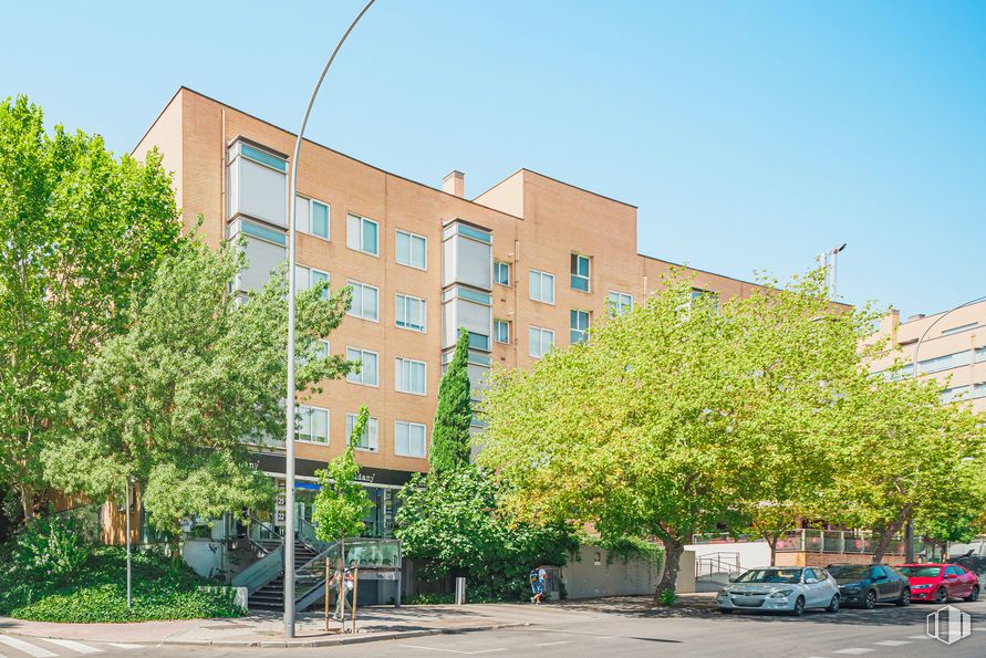 Local en alquiler en Avenida Machupichu, 85, Hortaleza, Madrid, 28043 con coche, edificio, cielo, planta, ventana, vehículo, árbol, diseño urbano, barrio y condominio alrededor