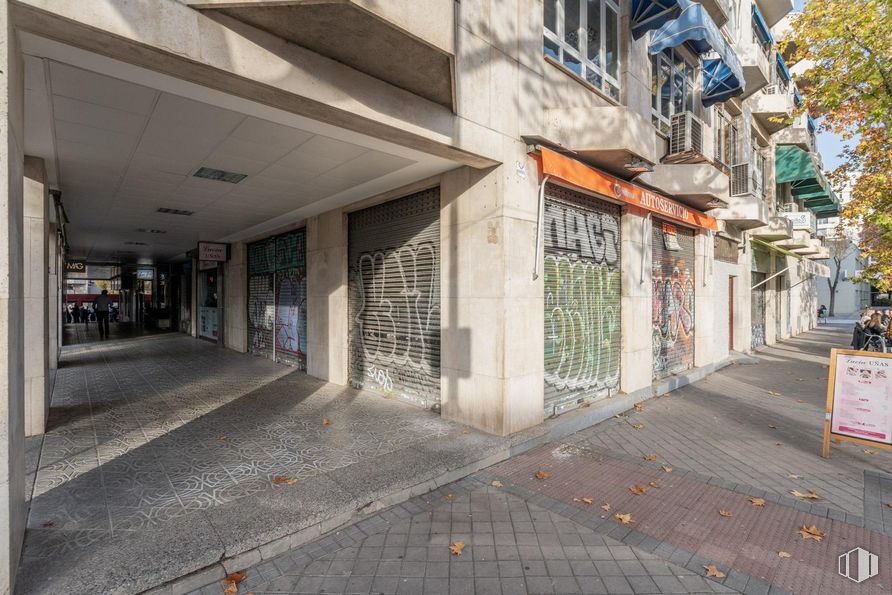 Retail for sale at Hortaleza - Canillas, Hortaleza, Madrid, 28043 with window, street, composite material, sidewalk, concrete, apartment, condominium, alley and walkway around