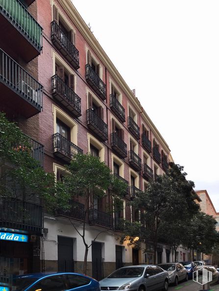 Oficina en alquiler en Calle Conde Duque, 5, Centro, Madrid, 28015 con coche, edificio, ventana, vehículo terrestre, neumático, rueda, cielo, vehículo, infraestructura y condominio alrededor