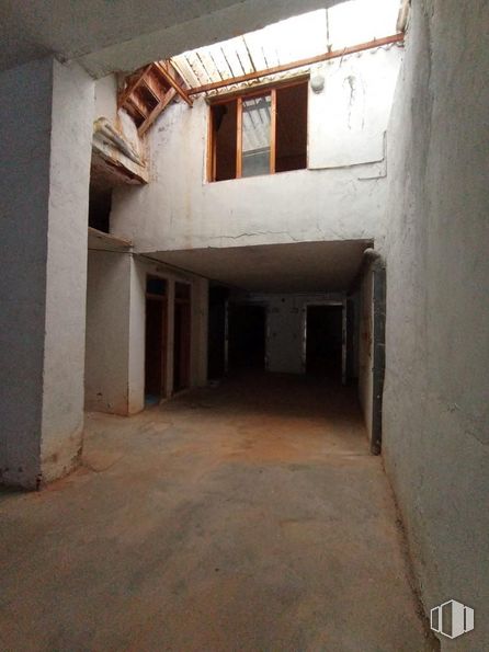 Local en venta en Casco antiguo, Quintanar del Rey, Cuenca, 16220 con ventana, edificio, piso, accesorio, madera, material compuesto, hormigón, fachada, pavimentos y techo alrededor