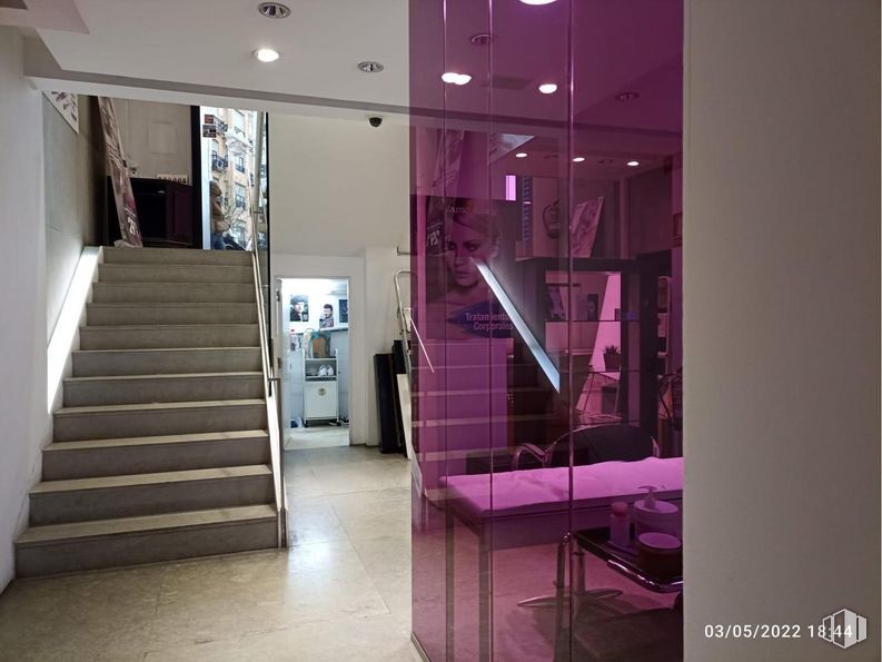 Local en venta en Calle Alberto Aguilera, Chamberí, Madrid, 28015 con mueble, púrpura, edificio, diseño de interiores, escaleras, suelo, piso, puerta, violeta y pasillo alrededor