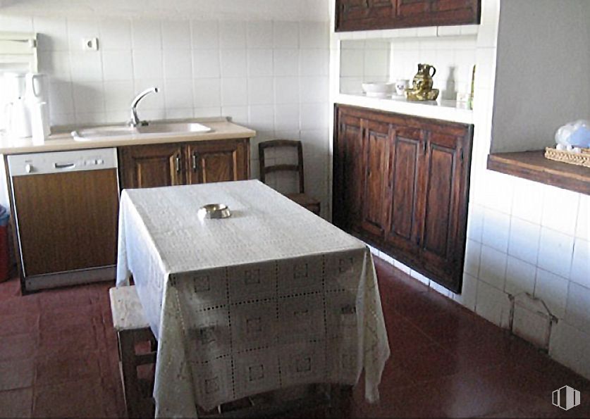 Suelo en venta en Callejón de Bastida, Toledo, 45004 con ebanistería, lavaplatos, fregadero de cocina, propiedad, mueble, fregadero, madera, encimera, alumbrado y diseño de interiores alrededor