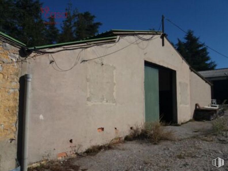 Retail for sale at Avenida Vía Roma, Segovia, 40003 with house, sky, plant, land lot, tree, landscape, rural area, facade, cottage and roof around