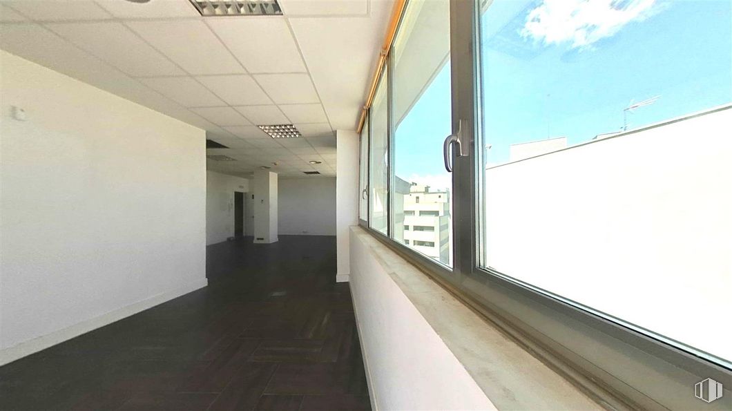 Office for sale at Calle Segundo Mata, Pozuelo de Alarcón, Madrid, 28224 with window, fixture, interior design, floor, flooring, cloud, building, ceiling, glass and wood around