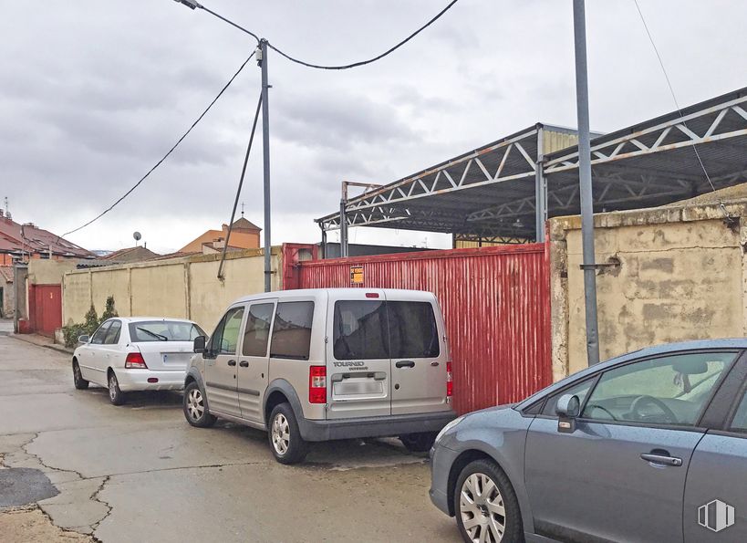 Land for sale at Camino Zamarramala, La Lastrilla, Segovia, 40196 with wheel, van, car, tire, automotive parking light, land vehicle, sky, vehicle, cloud and property around