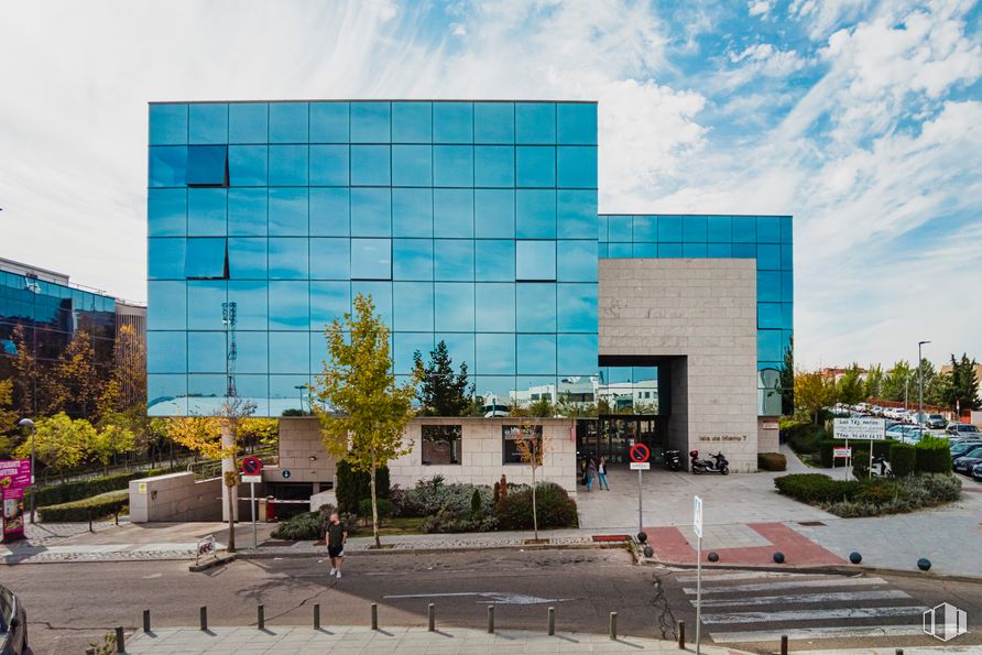 Oficina en alquiler en Calle Isla del Hierro, 7, San Sebastián de los Reyes, Madrid, 28700 con edificio, nube, cielo, planta, día, árbol, diseño urbano, condominio, bloque de torre y ciudad alrededor