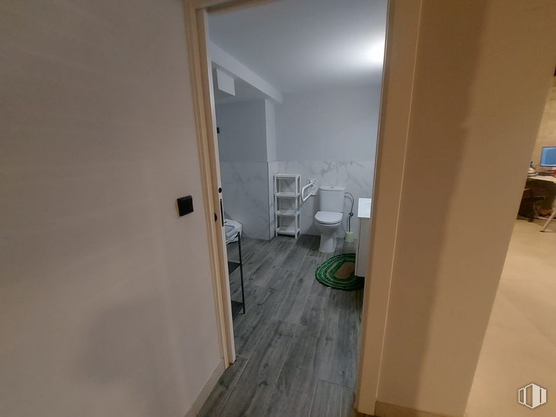 Local en alquiler en Calle Batalla Salado, Arganzuela, Madrid, 28045 con edificio, madera, suelos, accesorio, suelo, puerta, madera dura, casa, techo y apartamento alrededor