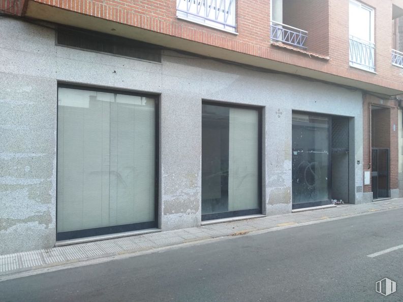 Oficina en venta en Calle San Marcos, Talavera de la Reina, Toledo, 45600 con ventana, material compuesto, puerta, hormigón, gris, vidrio, acera, material de construcción, transparencia y puerta de casa alrededor