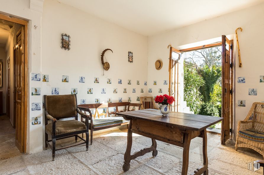 Land for sale at Colmenar del Arroyo, Colmenar del Arroyo, Madrid, 28213 with chair, table, furniture, plant, azure, flower, picture frame, wood, houseplant and building around