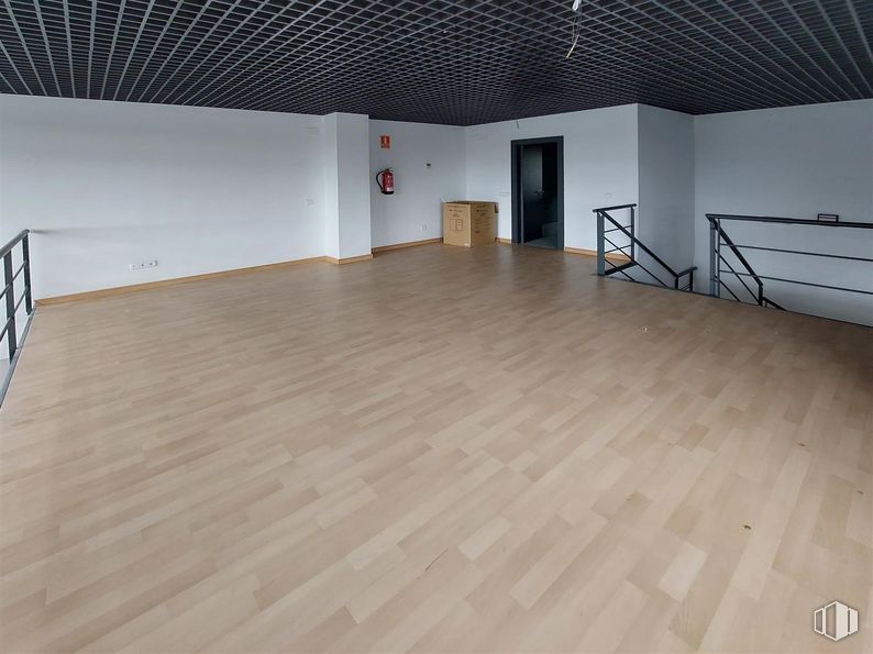 Oficina en venta en Avenida Industria, Alcobendas, Madrid, 28018 con puerta, madera, hall, suelos, suelo, arte, material de construcción, madera dura, material compuesto y espacio alrededor