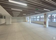 Office for rent at Zona Salamanca, Salamanca, Madrid, 28006 with light fixture, lighting, ceiling, flooring, floor, interior design, composite material, glass, commercial building and hall around