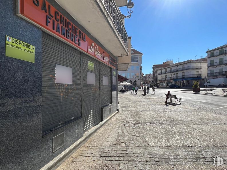 Local en alquiler en Plaza Constitución, 3, Arganda del Rey, Madrid, 28500 con edificio, cielo, superficie de la carretera, asfalto, acera, suelos, carretera, viaje, ciudad y fachada alrededor