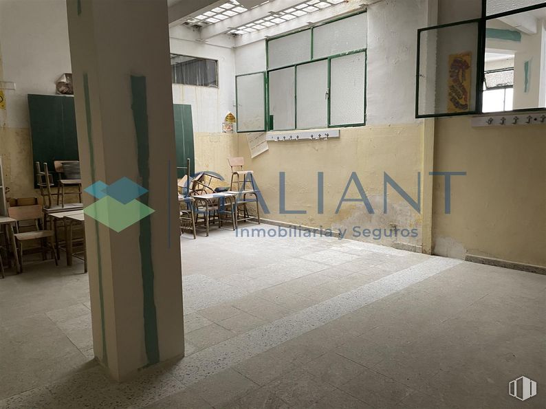 Retail for sale at Zona La Fortuna, Leganés, Madrid, 28917 with chair, window, flooring, floor, fixture, hall, wood, tile flooring, table and ceiling around