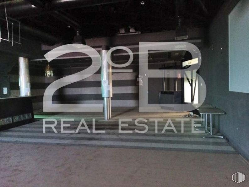 Retail for sale at Zona Eurovillas, Nuevo Baztán, Madrid, 28514 with mirror, building, fixture, font, gas, art, facade, window, rectangle and automotive exterior around