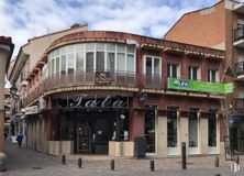 Oficina en alquiler en Calle Nuncio, Leganés, Madrid, 28912 con edificio, ventana, nube, cielo, vecindario, fachada, punto de referencia, edificio comercial, ciudad y área metropolitana alrededor