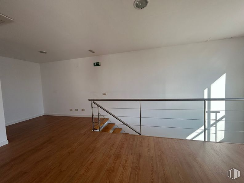 Oficina en alquiler y venta en Calle San Rafael, Alcobendas, Madrid, 28108 con suelos, suelo, suelos de madera, madera, interiorismo, techo, suelo laminado, alumbrado, madera dura y habitación alrededor