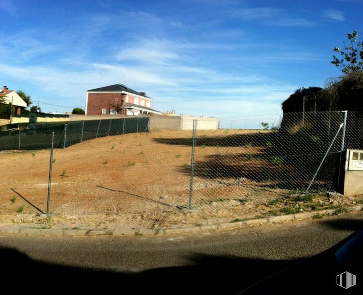 Land for sale at Urbanización San Pedro de Alcántara, Olías del Rey, Toledo, 45280 with building, sky, cloud, plant, road surface, window, asphalt, slope, land lot and house around