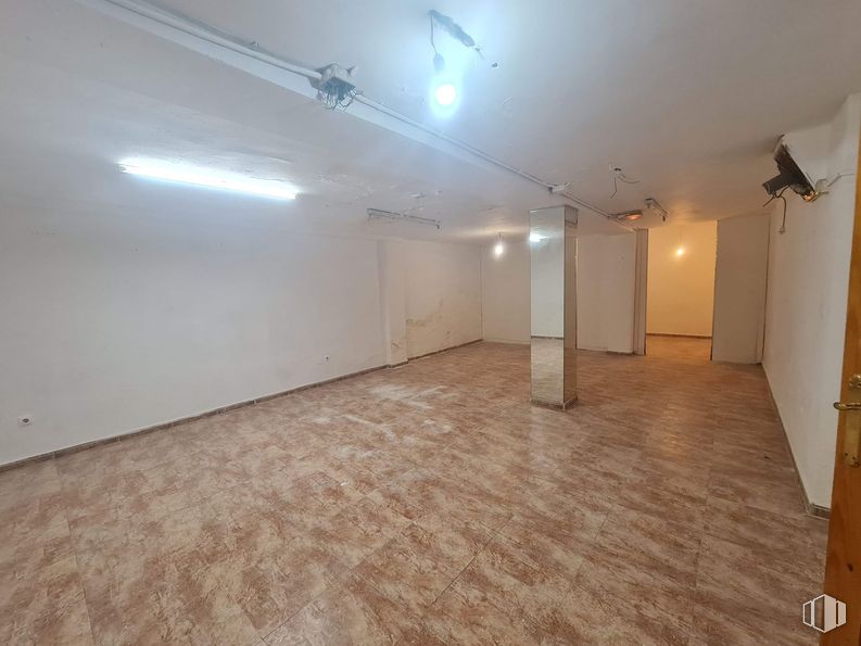 Local en venta en Zona Centro, San Fernando de Henares, Madrid, 28030 con lámpara, alumbrado, hall, madera, suelo, suelos, techo, evento, iluminación de riel y puerta alrededor