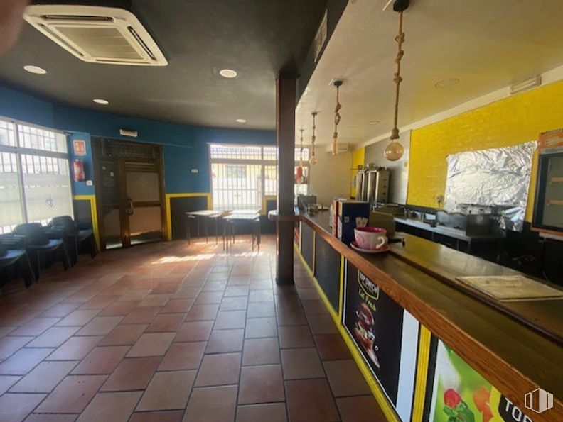 Local en venta en Calle Arroyada, Sonseca, Toledo, 45100 con suelos, suelo, restaurante, mesa de cocina y comedor, barniz, cafetería y restaurante de comida rápida alrededor