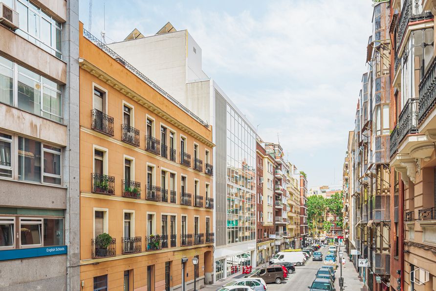 Oficina en alquiler en Calle Vizcaya, 12, Arganzuela, Madrid, 28045 con edificio, ventana, cielo, coche, nube, infraestructura, vehículo, diseño urbano, barrio y superficie de la carretera alrededor